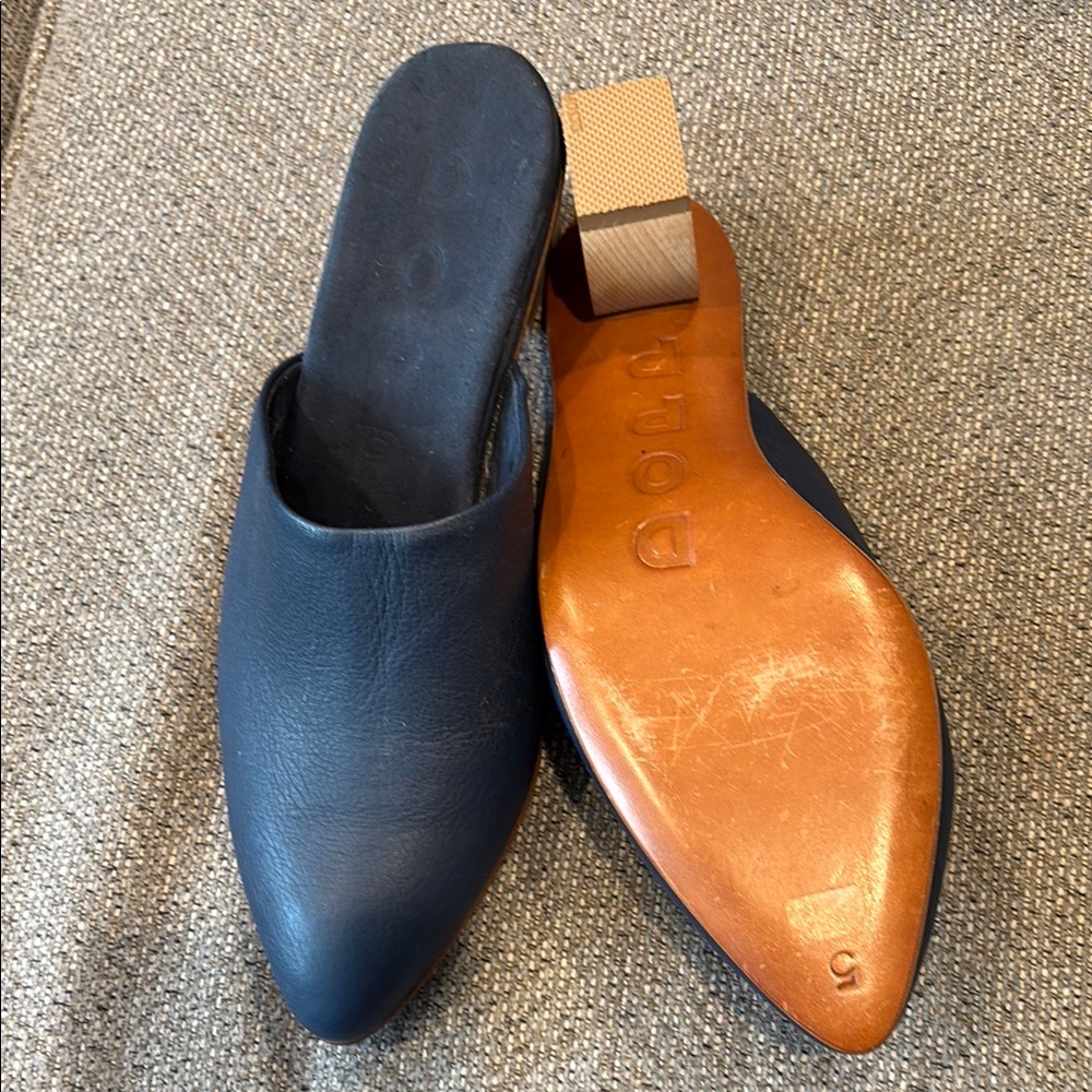 Dopp navy blue  Leather Mules size 5